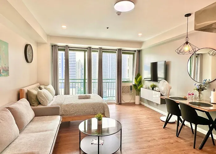 Apartment Modern Deluxe Staycation In Soho Central, Queen Bed, Netflix, Free Access To Pool
