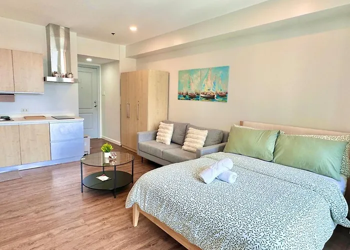 Apartment Modern Deluxe Staycation In Soho Central, Queen Bed, Netflix, Free Access To Pool *