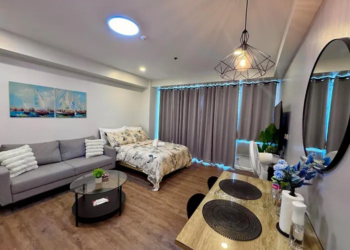 Modern Deluxe Staycation In Soho Central, Queen Bed, Netflix, Free Access To Pool Apartment *
