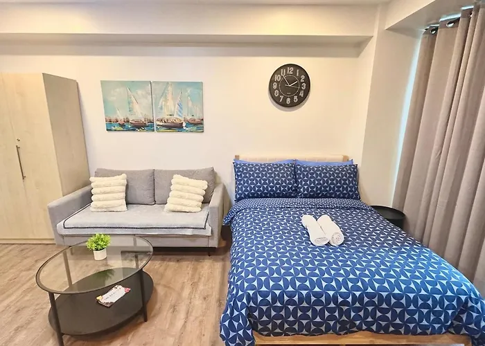Modern Deluxe Staycation In Soho Central, Queen Bed, Netflix, Free Access To Pool *