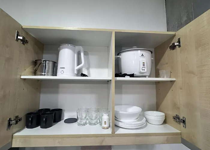 Apartment Modern Deluxe Staycation In Soho Central, Queen Bed, Netflix, Free Access To Pool