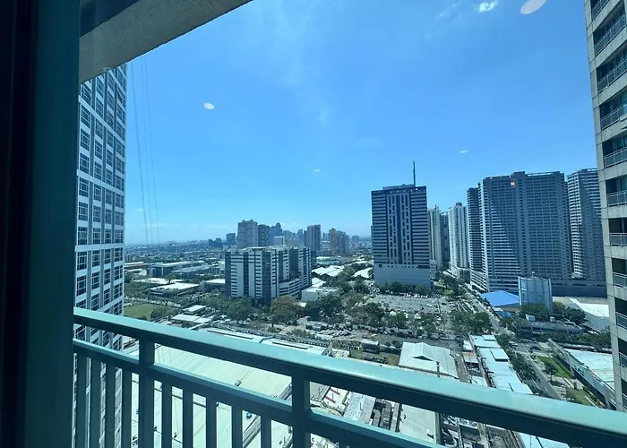 Modern Deluxe Staycation In Soho Central, Queen Bed, Netflix, Free Access To Pool * Manila