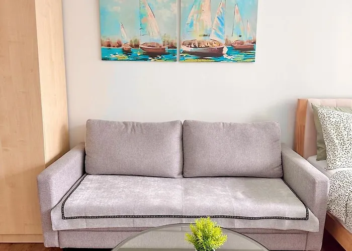 Apartment Modern Deluxe Staycation In Soho Central, Queen Bed, Netflix, Free Access To Pool
