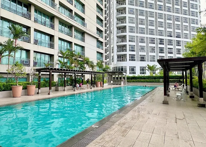 Modern Deluxe Staycation In Soho Central, Queen Bed, Netflix, Free Access To Pool *